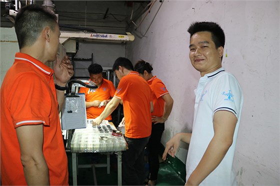 塑膠模具廠博騰納祝各位中秋快樂！