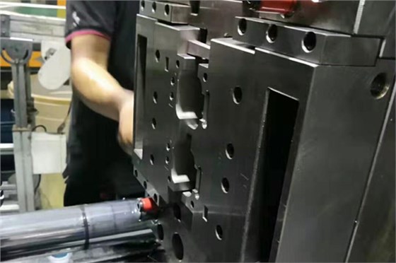 深圳藍(lán)牙耳機(jī)模具廠哪家行？博騰納13年專業(yè)對(duì)口您不了解一下？