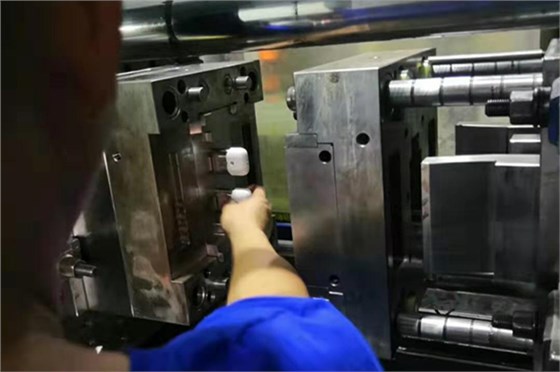 深圳耳機注塑加工哪家強？博騰納13年經(jīng)驗更愿傾心為您定制品質模具