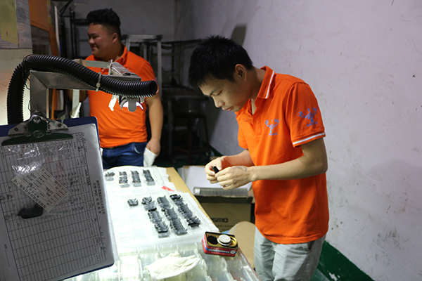 注塑模具制造廠：藍牙耳機模具你知多少，一測便知曉