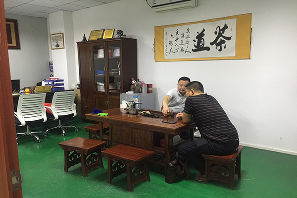 注塑模具制造廠——耳機(jī)外殼用什么材料做出來(lái)才好看？