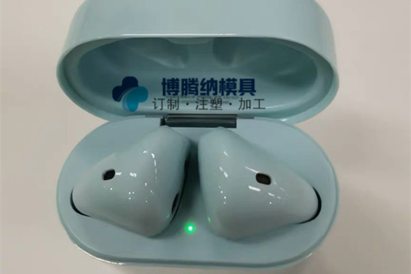 榮耀攜手「博騰納」塑膠模具廠家定制TWS藍牙耳機